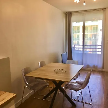 Plein Centre 40m2 2 Balcons Lägenhet